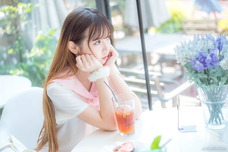 “派人通知曹操吧。”刘备扭头，看向关羽：“王印就请他暂时保管，待他日兵精粮足，再战吕布之时，再请出王印。”